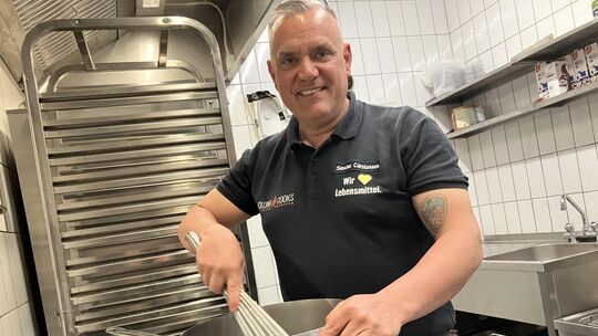 Sascha Carstensen kocht nicht nur mit Leidenschaft, sondern will dabei auch etwas Gutes tun.