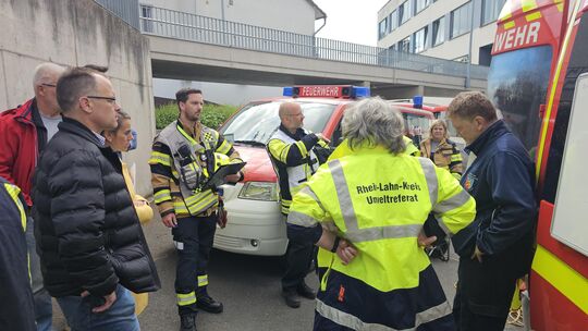 Feuerwehren, VG- und Kreisverwaltung arbeiten beim Einsatz an der Heizzentrale am Paulinenstift in Nastätten eng zusammen.