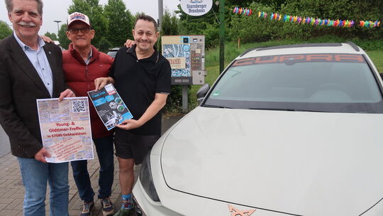 Wolfgang Stratmann, Karl Klotz und Mario Brucherseifer (von links) machen Werbung für das Tuningtreffen und das Young-& Oldtimer