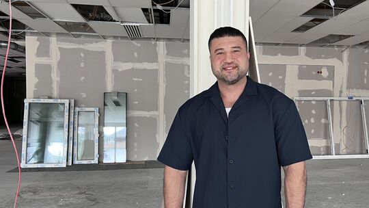 In den ehemaligen Räumen des Modehauses Venter in Kirn baut Murat Gürel auf rund 1000 Quadratmetern ein neues Fitnessstudio auf.