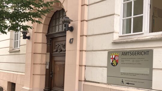 Im Amtsgericht Montabaur musste sich die Angeklagte für Volksverhetzung verantworten.
