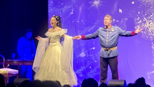 Kaiserin Sissi und Kaiser Franz Joseph im Musical "Sissi - so nah wie nie" in der Betzdorfer Stadthalle.