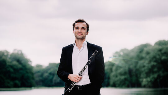 Bandleader Johann-Peter Taferner kommt mit Livemusikern zum ersten Grafschafter Tanztreff. Unter anderem leitet er auch das QuAH