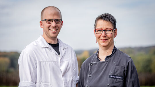 Seit fünf Jahren arbeiten Metzger Felix Pfeiffer und Franka Mörtter als Team zusammen in der Geschäftsführung des Hehlinger Hofs