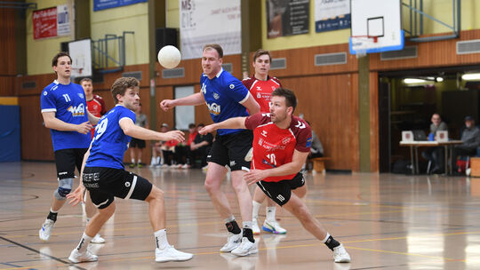 Simon Giebenhain (rechts) warf mit seinern Kumpels alles in die Waagschale, um mit Trainer Dominik Jung und den scheidenden Mits