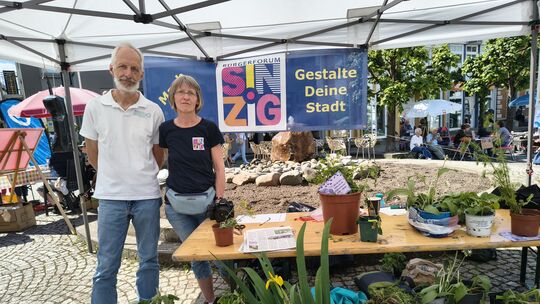 Die Pflanzentauschbörse des Bürgerforums, hier mit Michael Lambert und Monika Weber-Lambert, kam gut an.