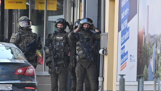 Bilder von dem Tag der Geiselnahme in der Sinziger Innenstadt.