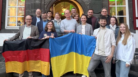 Die Gründungsmitglieder des Deutsch-ukrainischen Freundschaftskreises Mayen-Tschyhyryn setzen ein Zeichen der Solidarität mit de