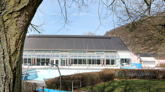Im Wiedtalbad ist Wasser aus dem Schwimmbecken durch ein Leck in den Keller des Gebäudes gelaufen. Im Wiedtalbad ist Wasser aus dem Schwimmbecken durch ein Leck in den Keller des Gebäudes gelaufen.