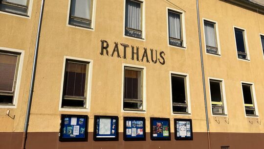 Es rumort im St. Goarshäuser Rat. Am Dienstag, 12. Mai, findet im Rathaus die nächste öffentlich Sitzung des Stadtrats statt.