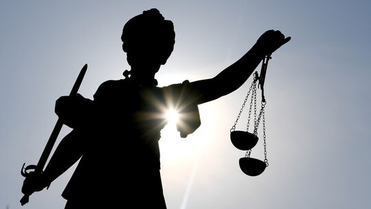 Nach fünf Verhandlungstagen fällt am Landgericht Koblenz das Urteil im Missbrauchsprozess gegen den 64-jährigen Angeklagten.