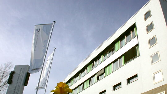 Ein scharfer Wind weht am Gesundheitszentrum Glantal (GZG) in Meisenheim: Es wird wegen angeblicher ärztlicher Behandlungsfehler
