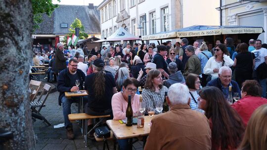 Kaum ein Platz war noch zu finden beim Weinfest in Birkenfeld.