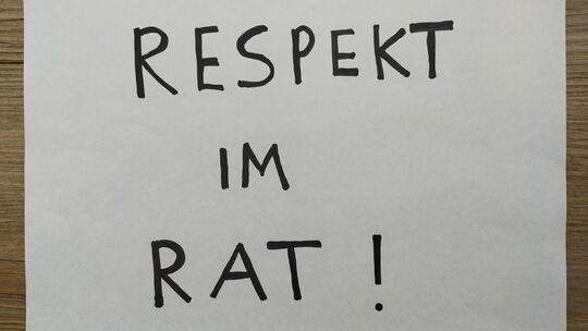 Im Rahmen der Initiative "Respekt im Rat" hat sich der Verbandsgemeinderat Hachenburg fraktionsübergreifend selbst einen Verhalt