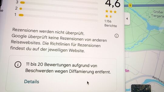 Google-Rezensionen auf einem Bildschirm