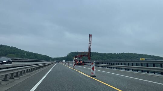 Auf der Hochmoselbrücke ist ein Teil der Fahrbahn in Richtung Wittlich gesperrt. Warum?