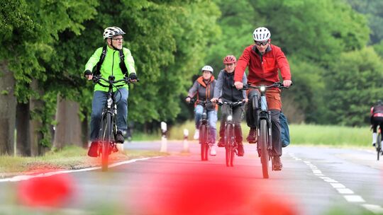 Am Radwandertag "Wieder ins Tal" gehören die L255 und L269 zwischen Niederbieber und Seifen wieder den Radlern. Am Radwandertag "Wieder ins Tal" gehören die L255 und L269 zwischen Niederbieber und Seifen wieder den Radlern.