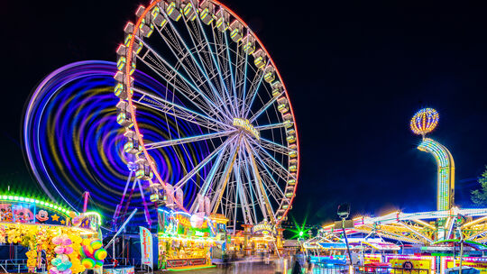 Zu den großen Gewinnen der Heddesdorfer Pfingstkirmes zählt ein Frühstück im Riesenrad für zwei Personen. Zu den großen Gewinnen der Heddesdorfer Pfingstkirmes zählt ein Frühstück im Riesenrad für zwei Personen.