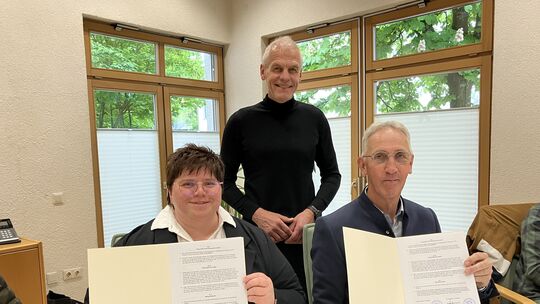 Die Unterschriften von der Eulenberger Ortsbürgermeisterin Bianca Jagusch und dem Ortsbürgermeister von Peterslahr, Michael Lied
