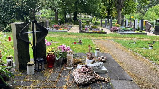 Blick auf den Friedhof im Montabaurer Stadtteil Horressen: Die Gebühren sind zuletzt in der gesamten Verbandsgemeinde gestiegen,