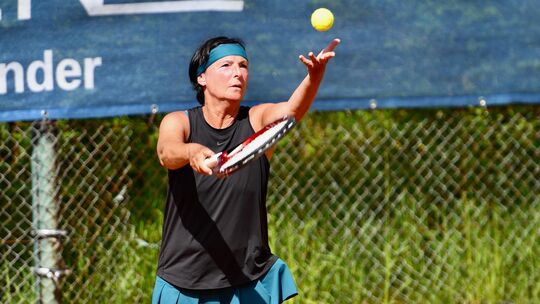 Vielleicht sei die Oberliga „eine Nummer zu groß" für ihr Team, sagt Ute Gilberg. Sie und die Frauen 50 des TC Eitelborn bleiben