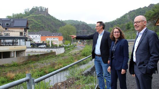 Holger Schüttrumpf (von links), Co-Sprecher des Verbunds und Direktor des Instituts für Wasserbau und Wasserwirtschaft der RWTH