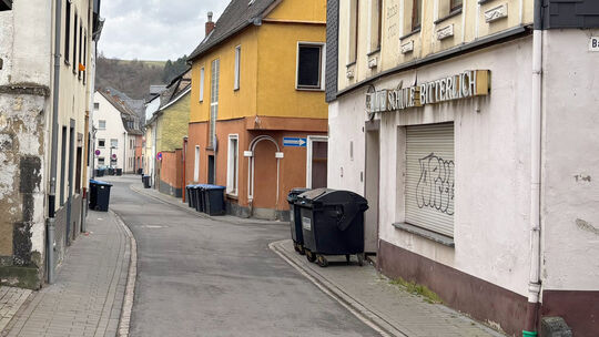 Neben der ehemaligen Tanzschule Bitterlich sollen das gegenüberliegende Eckhaus sowie drei weitere Gebäude nördlich des Steinweg