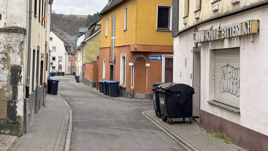 Neben der ehemaligen Tanzschule Bitterlich sollen das gegenüberliegende Eckhaus sowie drei weitere Gebäude nördlich des Steinweg Neben der ehemaligen Tanzschule Bitterlich sollen das gegenüberliegende Eckhaus sowie drei weitere Gebäude nördlich des Steinweg