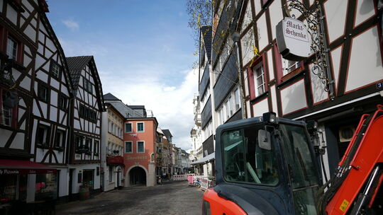 Eine Schotterschicht gewährleistet derzeit, dass die Niederhutsraße in Richtung Marktplatz durchgängig passierbar ist. Der Mühle