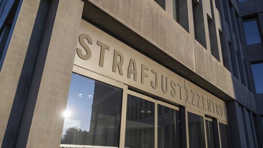 Lebenslang lautet das Urteil in einem Femizid-Prozess Lebenslang lautet das Urteil in einem Femizid-Prozess