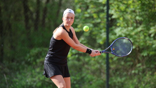 Angelika Shilinski steuerte sowohl einen Sieg im Einzel als auch einen Erfolg im Doppel zum glatten 6:0 der Frauen des TC Rhaune
