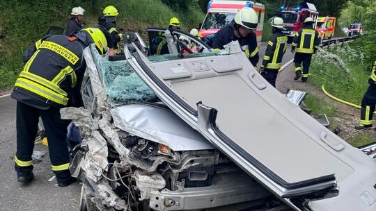 Ein folgenschwerer Verkehrsunfall ereignete sich am Sonntag zwischen Wallhausen und Dalberg: Im Auto befanden sich zwei hochbeta