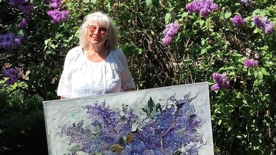 Ilse Voigt in ihrem Garten in Netzbach, der für sich alleine schon inspirierend ist. Ilse Voigt in ihrem Garten in Netzbach, der für sich alleine schon inspirierend ist.