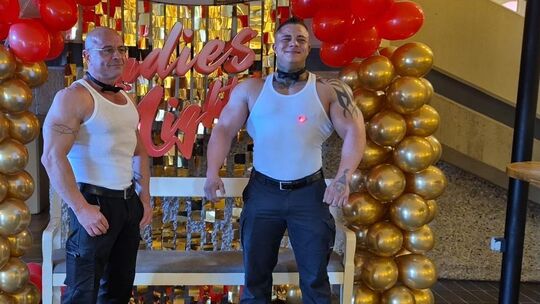 Bei der Premiere von "Ladies Night" im Schlosstheater Neuwied gab es nicht nur ein neues Theaterstück, sondern auch ein Gläschen