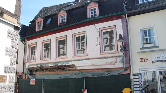 Die Frankfurter St. 42 ist zum Schandfelck verkommen.