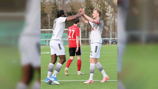 Abschied: Kapitän Niklas Heinemann (rechts) geht von Bord und wechselt nach Kottenheim, Brice Braquin Mitel bleibt Mendig aber e