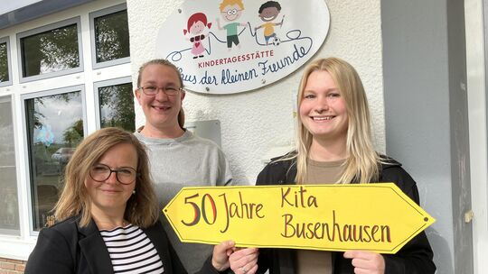 Kita-Leiterin Renata Eicker, Claudia Baumann (VG Fachbereich Soziales und Generationen) und die stellvertretene Kita-Leiterin Ju