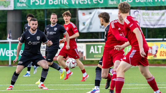 In der vorgezogenen Partie des 34. Spieltags zwischen dem VfB Linz (in Schwarz) und dem SV Laubach stand neben dem Ergebnis von