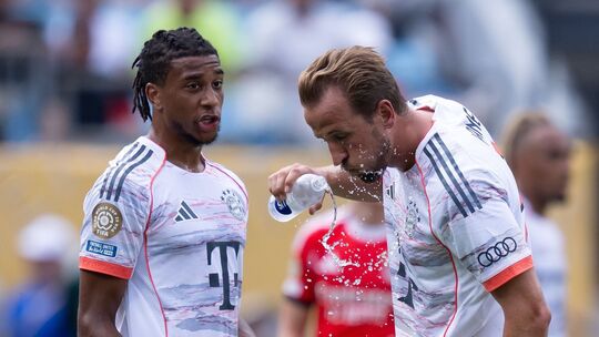 Michael Olise (l) und Harry Kane