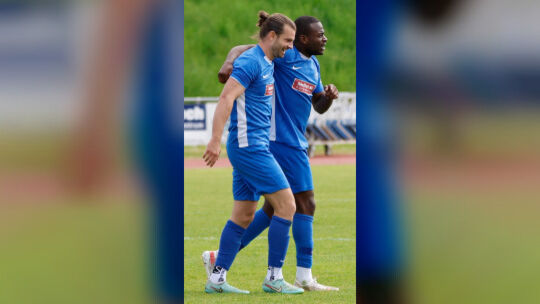 Freunde: Levi Mukamba (rechts) verabschiedet sich am Sonntag aus dem Nahe-Stadion, bei Deniz Darcan ist die Zukunft noch offen.