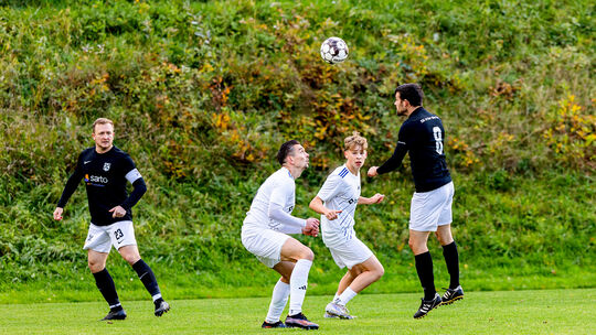 Im Hinspiel hatte Oppenhausen/Nörtershausen (in Weiß) im Spitzenspiel in Werlau beim Meister Urbar mit 0:2 das Nachsehen. Im Rüc