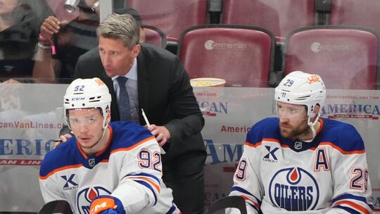 Kris Knoblauch (hinten) und Leon Draisaitl (r) Kris Knoblauch (hinten) und Leon Draisaitl (r)