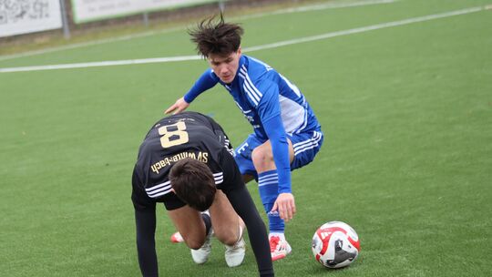 Damyen Müller (blaues Trikot) hatte in der Wintervorbereitung bereits in Testspielen für den TuS Kirchberg mitgewirkt, der Wechs