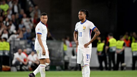 Kylian Mbappé (l) und Michael Olise