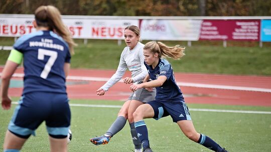 In der Hinrunde konnte sich der 1. FFC Montabaur (recht Marie Fischer) nicht gegen den 1. FC Riegelsberg behaupten. Das soll am
