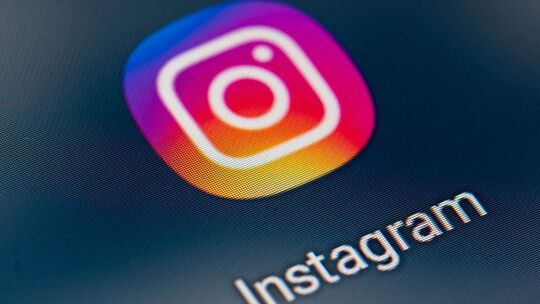 Logo von Instagram auf einem Smartphone Logo von Instagram auf einem Smartphone