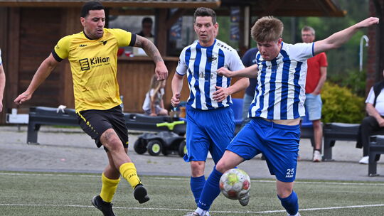 Die DJK Friesenhagen (in Blau-Weiß) steht seit letztem Wochenende als Vizemeister der Kreisliga B1 fest. Die Sportfreunde Daaden