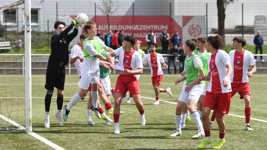 Heimspiele stehen für die A-Jugend-Teams der Spfr Eisbachtal (rot-weiße Trikots) und der Spvgg EGC Wirges an. Während der Abstie