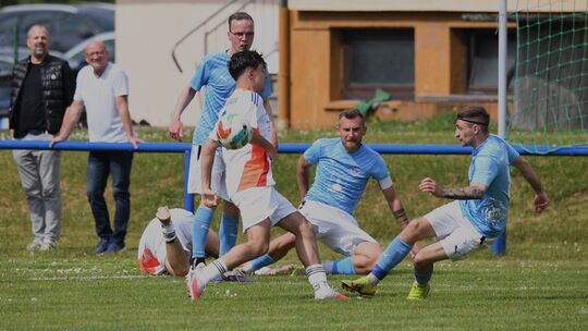 Sich in alles reinwerfen will der FSV Blau-Weiss Idar-Oberstein am Sonntag, um in Fürfeld endlich die Klassenverbleib sicherzust