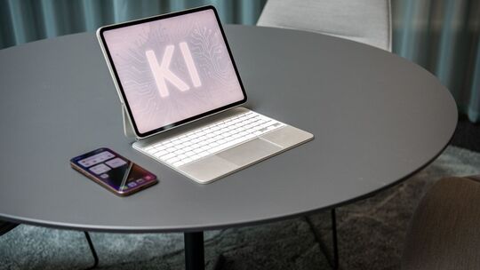 Ein KI-Assistent auf einem iPad